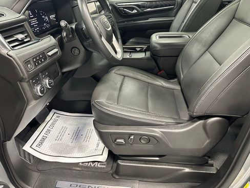 Used 2023 GMC Yukon XL Denali AWD/4WD image 13