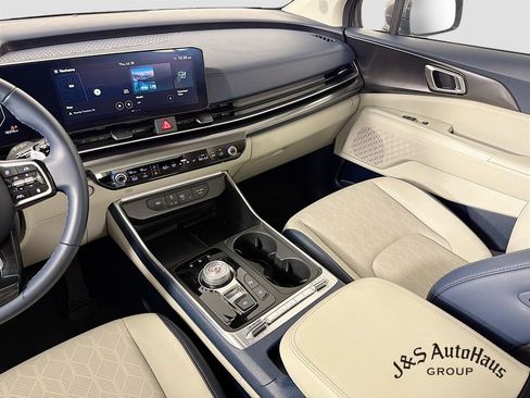 Used 2025 Kia Carnival SX w/ SX Dark Edition Package FWD image 29