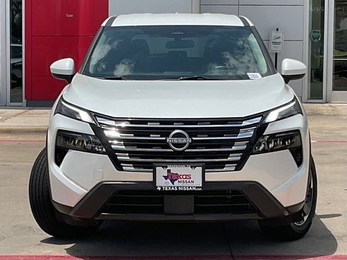 Used 2025 Nissan Rogue SV FWD image 2