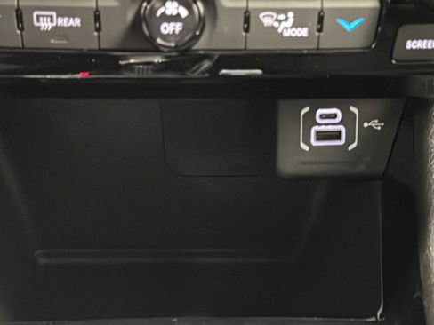 New 2026 Jeep Compass Latitude AWD/4WD image 31