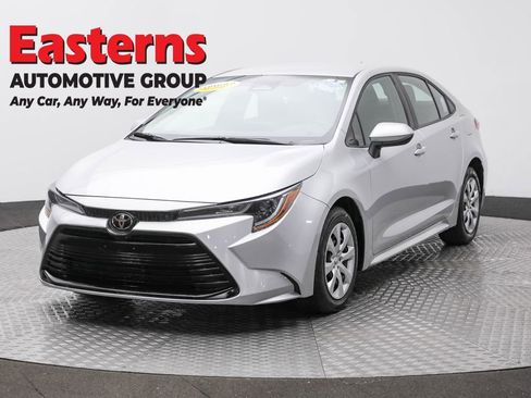 Used 2023 Toyota Corolla LE FWD image 1