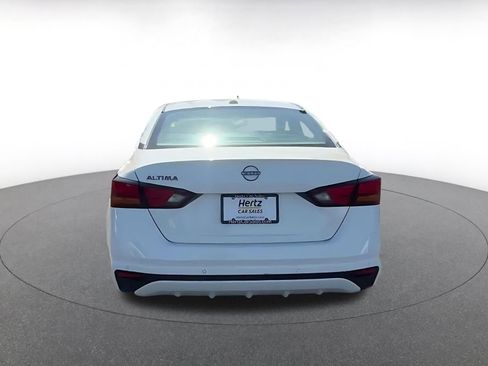 Used 2025 Nissan Altima 2.5 SV image 12
