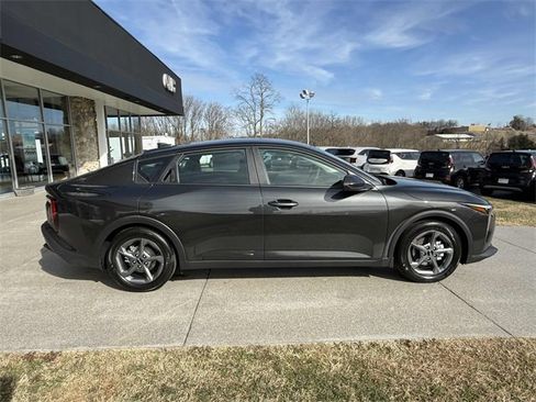 New 2026 Kia K4 LXS image 17