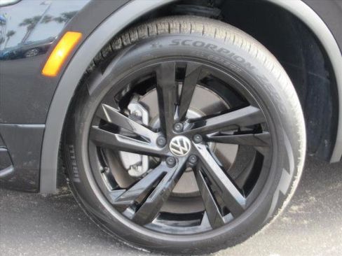 Used 2023 Volkswagen Tiguan SE R-Line image 8