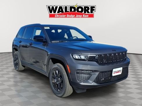 New 2025 Jeep Grand Cherokee 4WD image 1