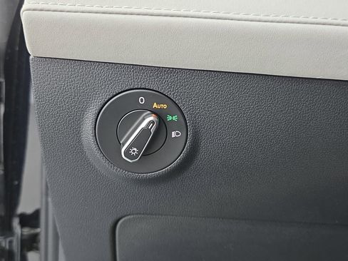 New 2026 Volkswagen Taos SE image 25