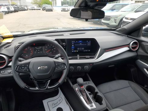 Used 2025 Chevrolet Trax RS w/ Driver Confidence Package FWD image 23