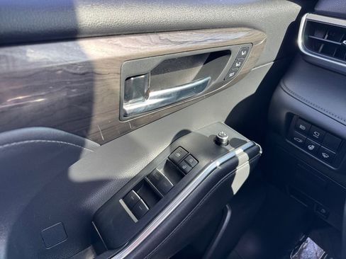 Certified 2020 Toyota Highlander Platinum AWD/4WD image 11