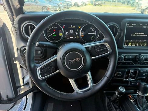 Used 2023 Jeep Wrangler Unlimited Sahara w/ Cold Weather Group AWD/4WD image 30