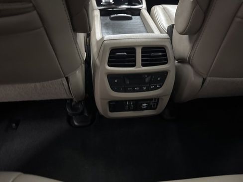 Used 2020 Honda Pilot Touring image 11