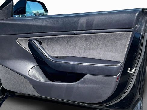 Used 2018 Tesla Model 3 Mid Range image 17