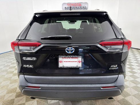Used 2020 Toyota RAV4 XLE AWD/4WD image 4
