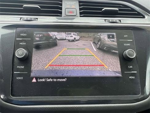Used 2022 Volkswagen Tiguan SE image 19