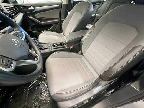 Used 2025 Volkswagen Jetta SE FWD image 11