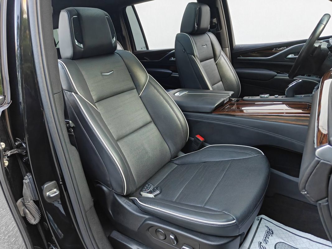 Used 2023 Cadillac Escalade ESV Premium Luxury AWD/4WD image 22