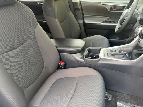 Used 2025 Toyota RAV4 LE AWD/4WD image 40