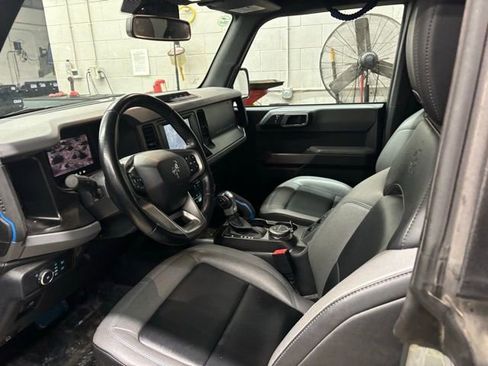 Used 2022 Ford Bronco Black Diamond image 7
