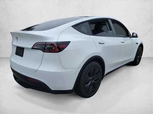 Used 2024 Tesla Model Y Long Range image 5
