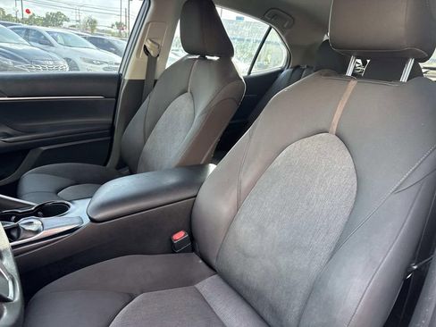 Used 2018 Toyota Camry LE FWD image 17