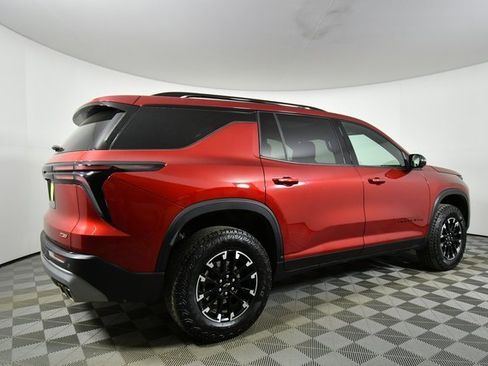 Used 2024 Chevrolet Traverse Z71 image 10