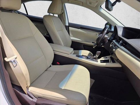 Used 2016 Lexus ES 350 w/ Premium Package w/Wood Trim FWD image 21