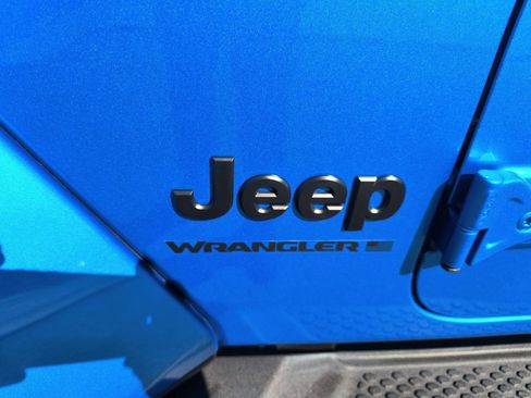 Used 2023 Jeep Wrangler Unlimited Sahara image 28