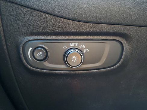 Used 2023 Chevrolet Equinox LT image 29