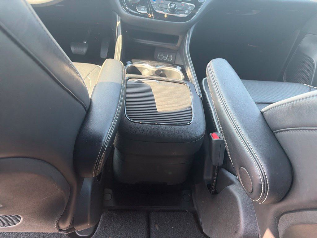 Used 2025 Chrysler Pacifica Limited FWD image 12