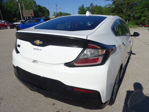 Used 2017 Chevrolet Volt LT Hatchback 4D FWD image 8