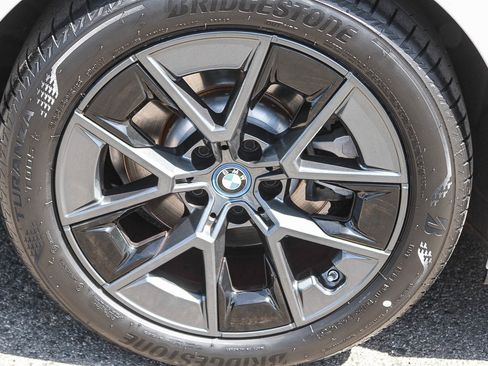 Used 2023 BMW i4 eDrive35 w/ Premium Package RWD image 11