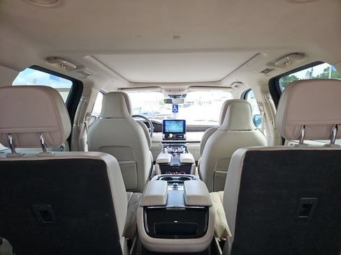 Used 2019 Lincoln Navigator Reserve AWD/4WD image 12