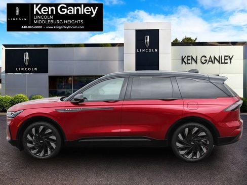 Used 2025 Lincoln Nautilus Reserve w/ Jet Appearance Package image 4