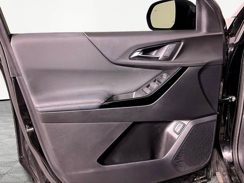 Used 2025 Chevrolet Equinox RS w/ Safety and Technology Package image 17