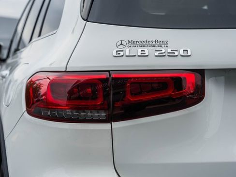 Certified 2023 Mercedes-Benz GLB 250 4MATIC image 8