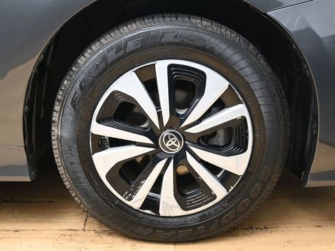 Used 2018 Toyota Prius Prime Plus image 16