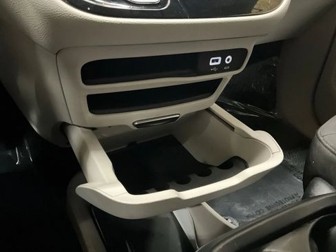 Used 2018 Chrysler Pacifica Touring Plus image 20