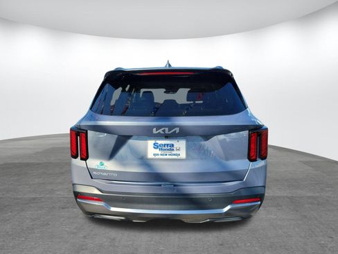 Used 2024 Kia Sorento S image 6