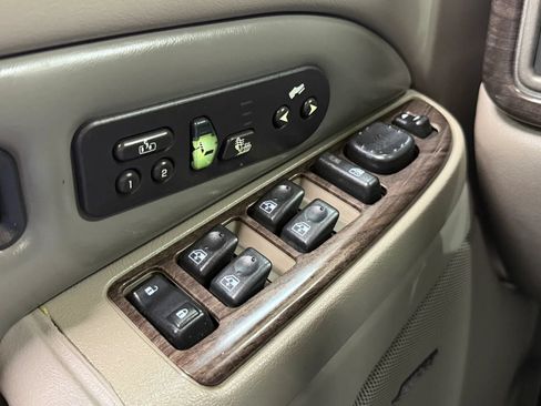 Used 2004 GMC Yukon XL Denali AWD/4WD image 25