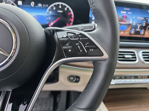 Used 2024 Mercedes-Benz GLS 450 4MATIC image 21