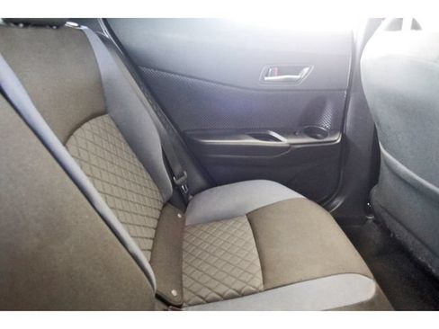 Used 2021 Toyota C-HR XLE FWD image 10