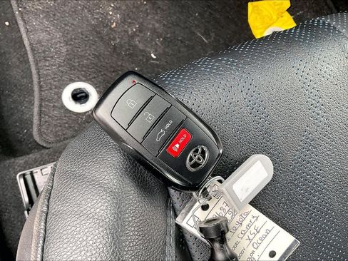 Used 2025 Toyota Camry XSE FWD image 13