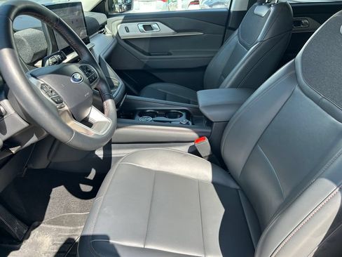 Used 2025 Ford Explorer Active w/ Active Comfort Package RWD image 11