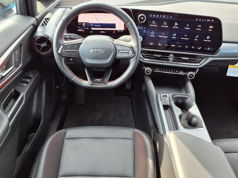 Used 2025 Chevrolet Equinox EV RS FWD image 3