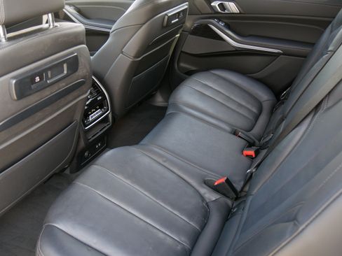 Used 2022 BMW X7 M50i AWD/4WD image 12
