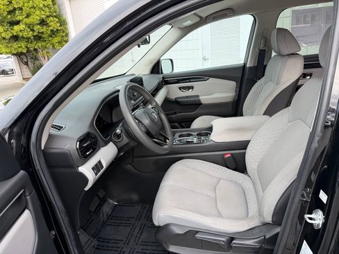 Used 2023 Honda Pilot LX image 15