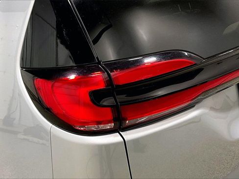 Used 2024 Chrysler Pacifica Touring-L image 24