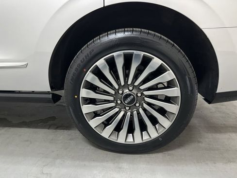 Used 2019 Lincoln Navigator Reserve AWD/4WD image 64