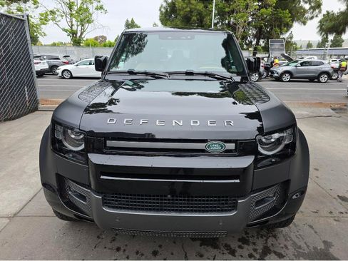 Used 2025 Land Rover Defender 130 V8 AWD/4WD image 2