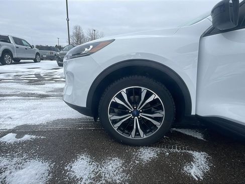 Used 2022 Ford Escape SE w/ SE Sport Appearance Package image 25