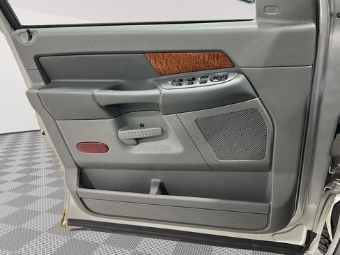 Used 2006 Dodge Ram 2500 Truck SLT image 15